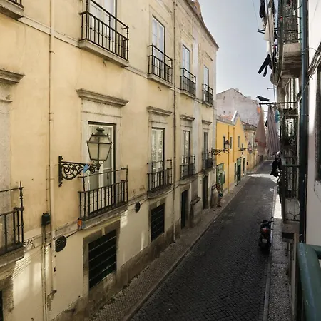 Lovely In Bairro Alto Лиссабон